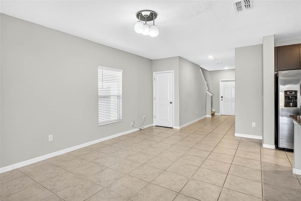 Под контрактом: $399,000 (6 спален, 3 ванн, 2614 Квадратных фут)