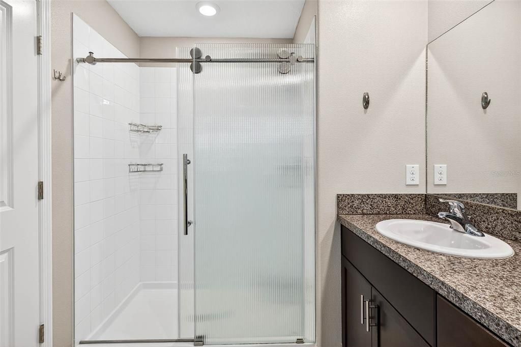 Под контрактом: $399,000 (6 спален, 3 ванн, 2614 Квадратных фут)