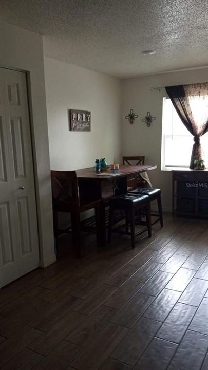 For Sale: $129,000 (2 beds, 1 baths, 784 Square Feet)