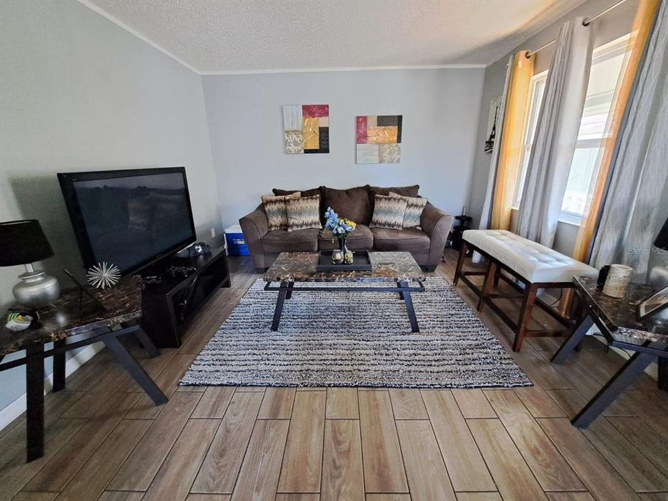 For Sale: $129,000 (2 beds, 1 baths, 784 Square Feet)