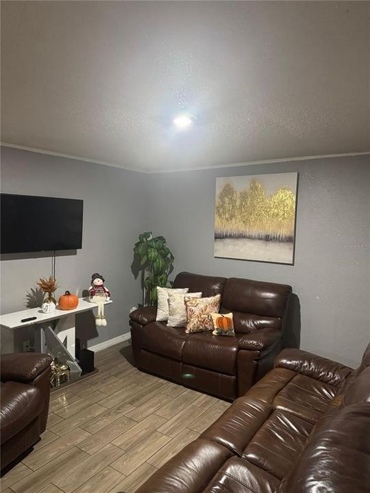 For Sale: $129,000 (2 beds, 1 baths, 784 Square Feet)