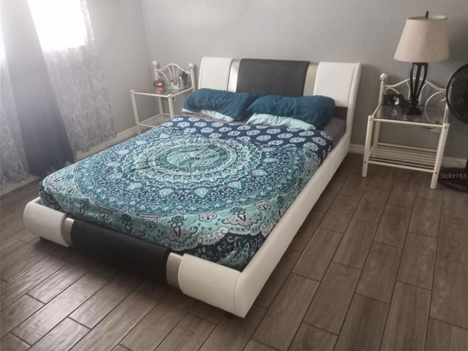 For Sale: $129,000 (2 beds, 1 baths, 784 Square Feet)