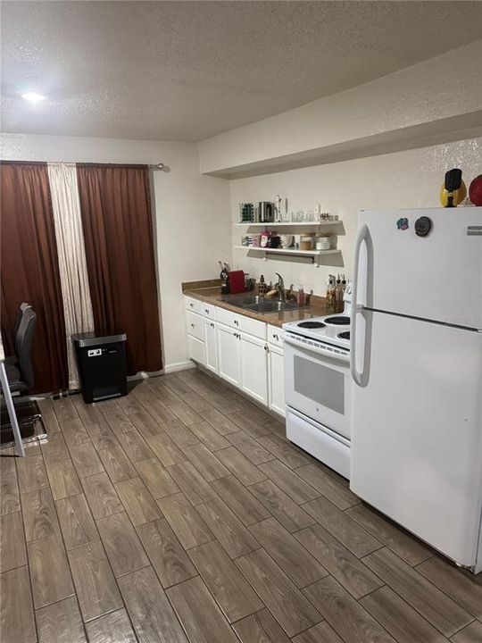 For Sale: $129,000 (2 beds, 1 baths, 784 Square Feet)