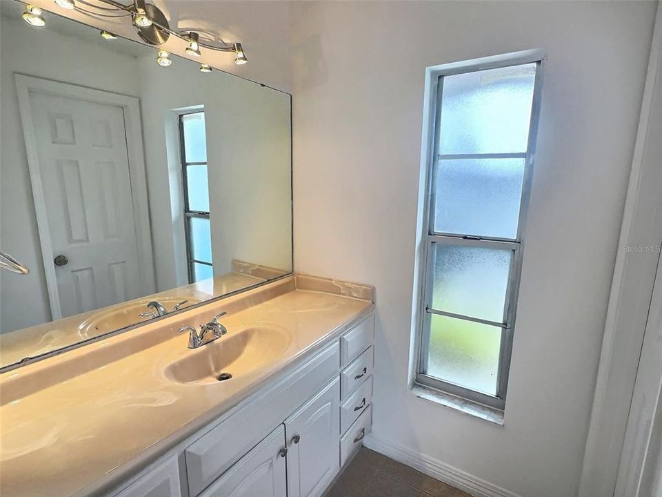 For Rent: $2,200 (2 beds, 2 baths, 1123 Square Feet)