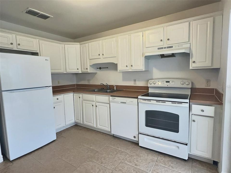For Rent: $2,200 (2 beds, 2 baths, 1123 Square Feet)