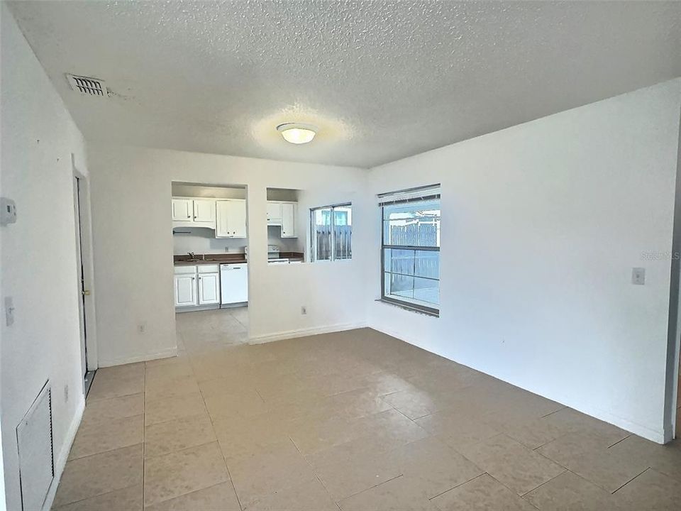 For Rent: $2,200 (2 beds, 2 baths, 1123 Square Feet)