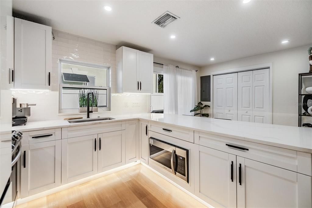 Active With Contract: $498,000 (3 beds, 2 baths, 1291 Square Feet)