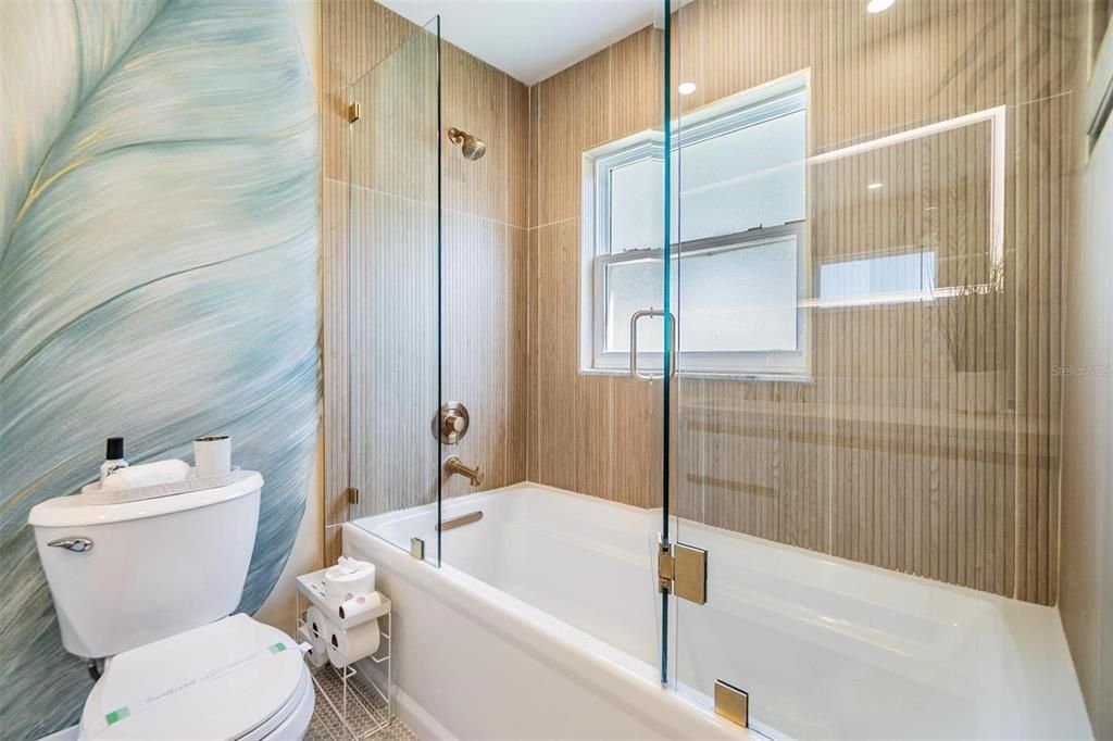 Active With Contract: $498,000 (3 beds, 2 baths, 1291 Square Feet)