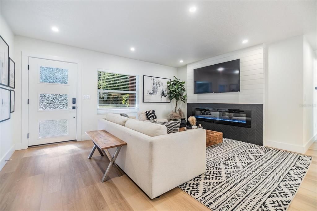 Active With Contract: $498,000 (3 beds, 2 baths, 1291 Square Feet)