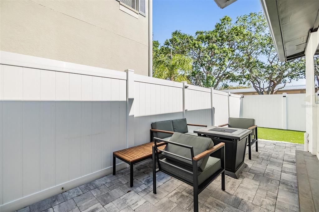 Active With Contract: $498,000 (3 beds, 2 baths, 1291 Square Feet)