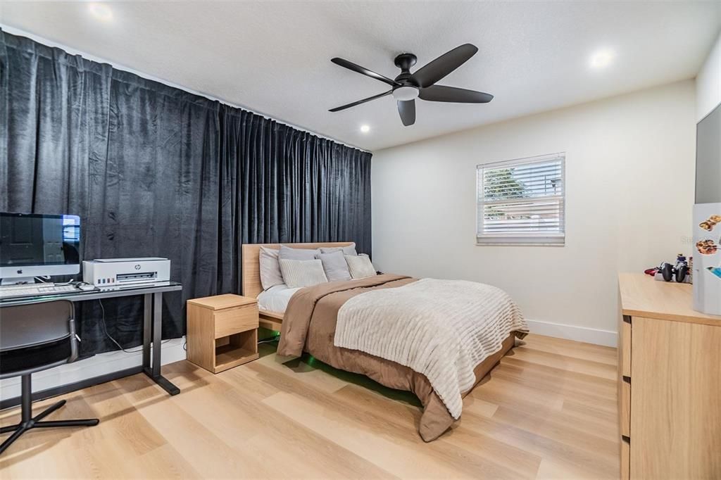 Active With Contract: $498,000 (3 beds, 2 baths, 1291 Square Feet)