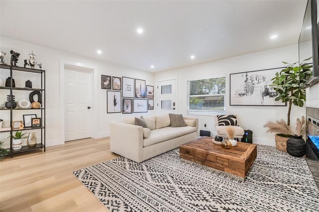 Active With Contract: $498,000 (3 beds, 2 baths, 1291 Square Feet)