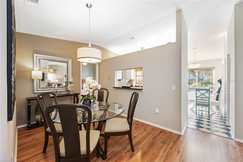 For Sale: $235,000 (2 beds, 2 baths, 1291 Square Feet)