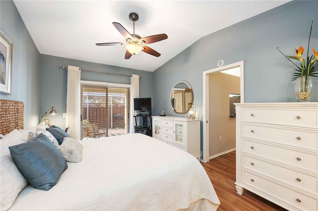 For Sale: $235,000 (2 beds, 2 baths, 1291 Square Feet)