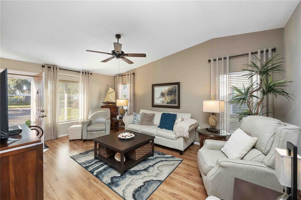 For Sale: $235,000 (2 beds, 2 baths, 1291 Square Feet)