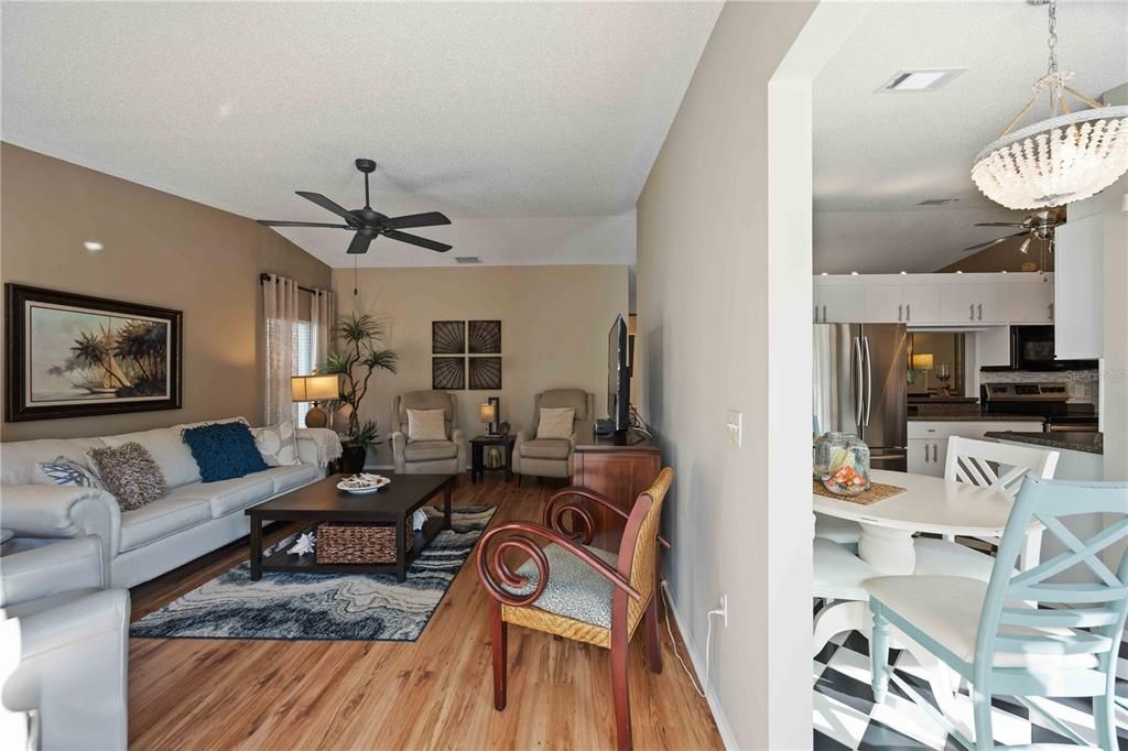 For Sale: $235,000 (2 beds, 2 baths, 1291 Square Feet)