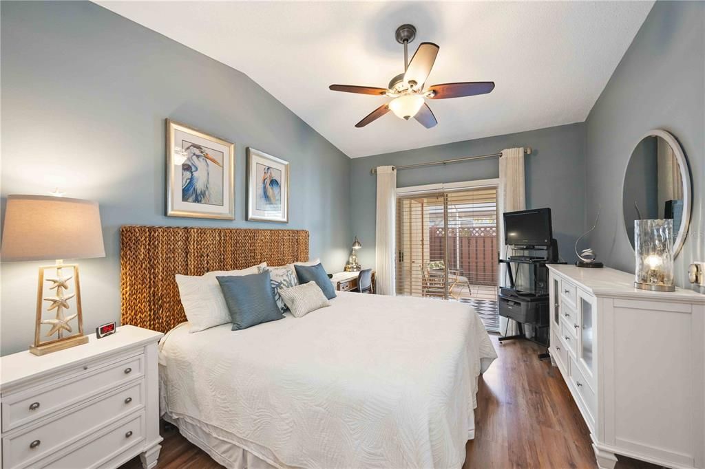 For Sale: $235,000 (2 beds, 2 baths, 1291 Square Feet)