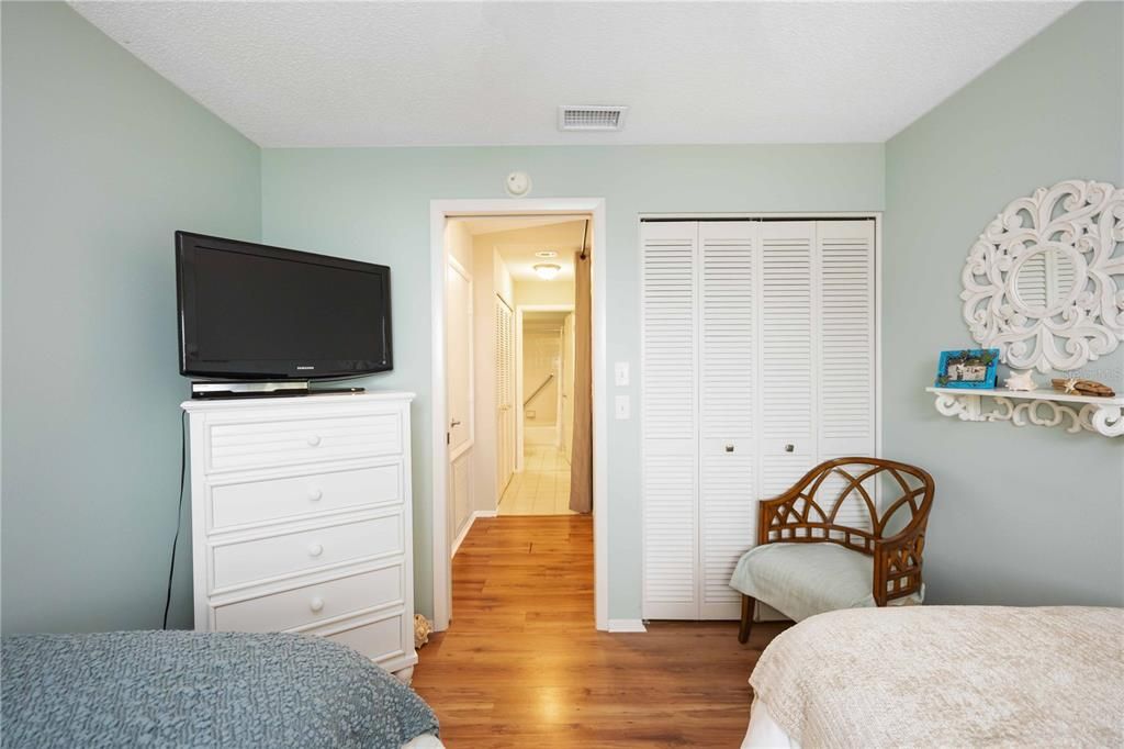 For Sale: $235,000 (2 beds, 2 baths, 1291 Square Feet)
