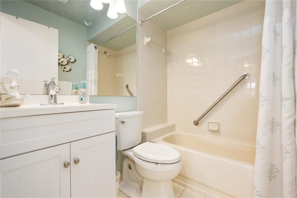 For Sale: $235,000 (2 beds, 2 baths, 1291 Square Feet)