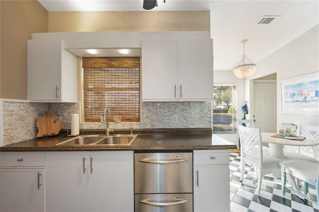 For Sale: $235,000 (2 beds, 2 baths, 1291 Square Feet)