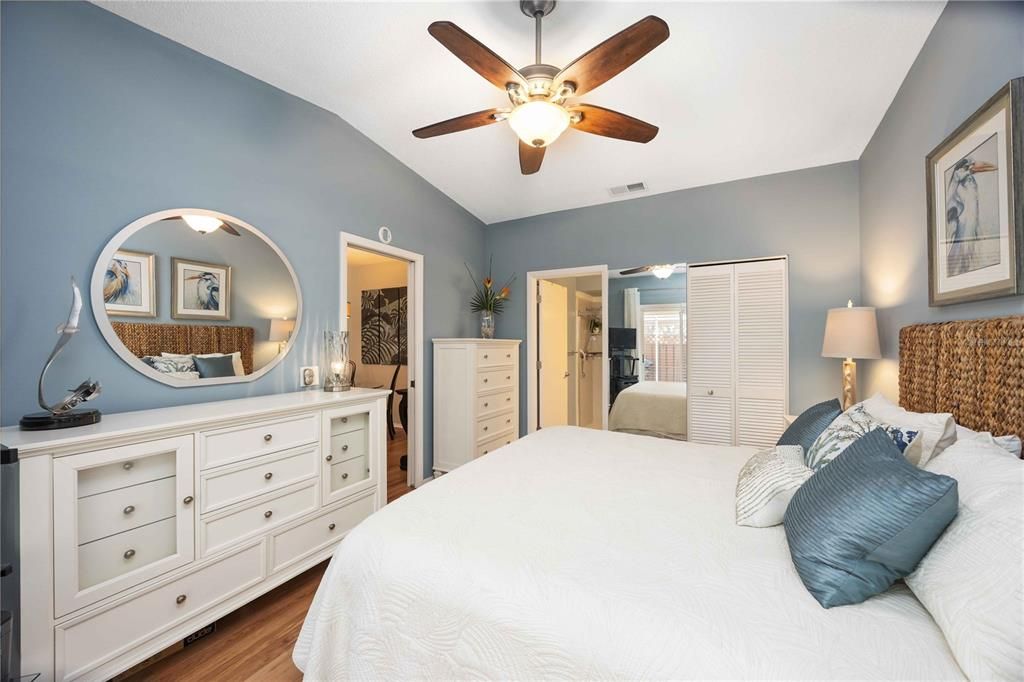 For Sale: $235,000 (2 beds, 2 baths, 1291 Square Feet)