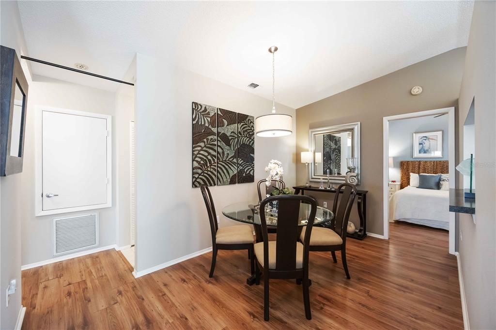 For Sale: $235,000 (2 beds, 2 baths, 1291 Square Feet)