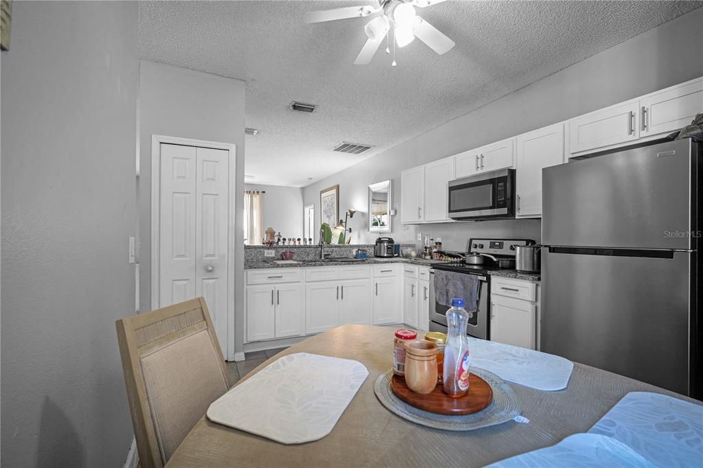 待售: $330,000 (3 贝兹, 2 浴室, 1344 平方英尺)