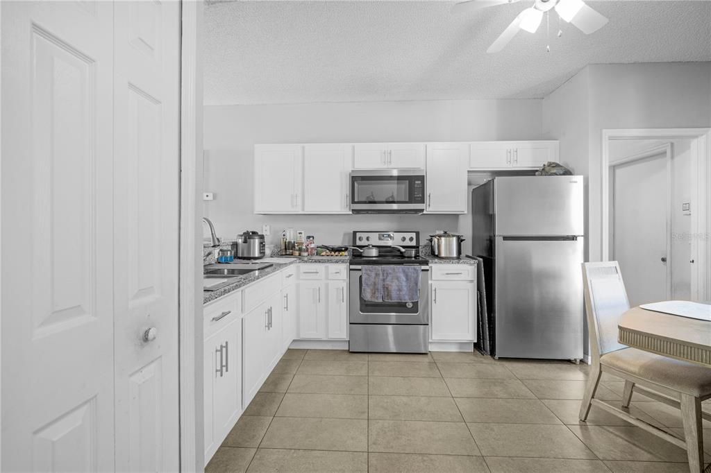 待售: $330,000 (3 贝兹, 2 浴室, 1344 平方英尺)