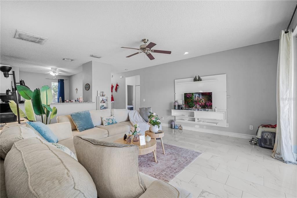 待售: $330,000 (3 贝兹, 2 浴室, 1344 平方英尺)