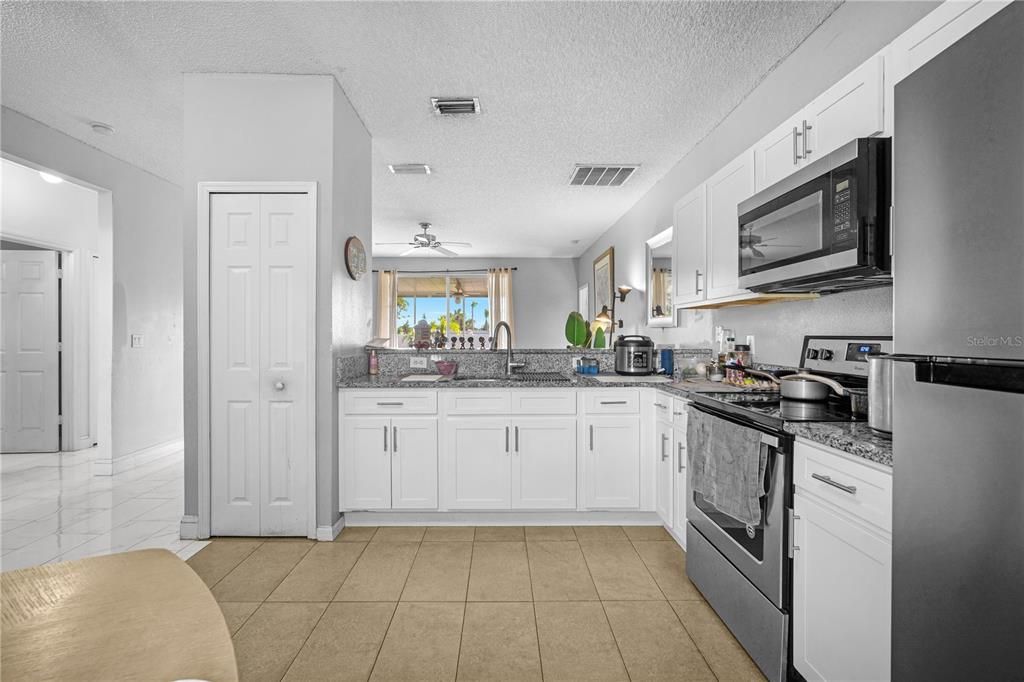 待售: $330,000 (3 贝兹, 2 浴室, 1344 平方英尺)