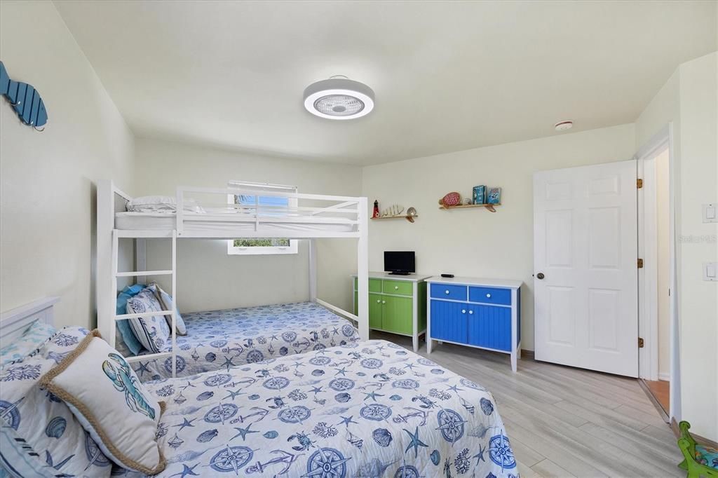 待售: $2,995,000 (3 贝兹, 2 浴室, 2260 平方英尺)