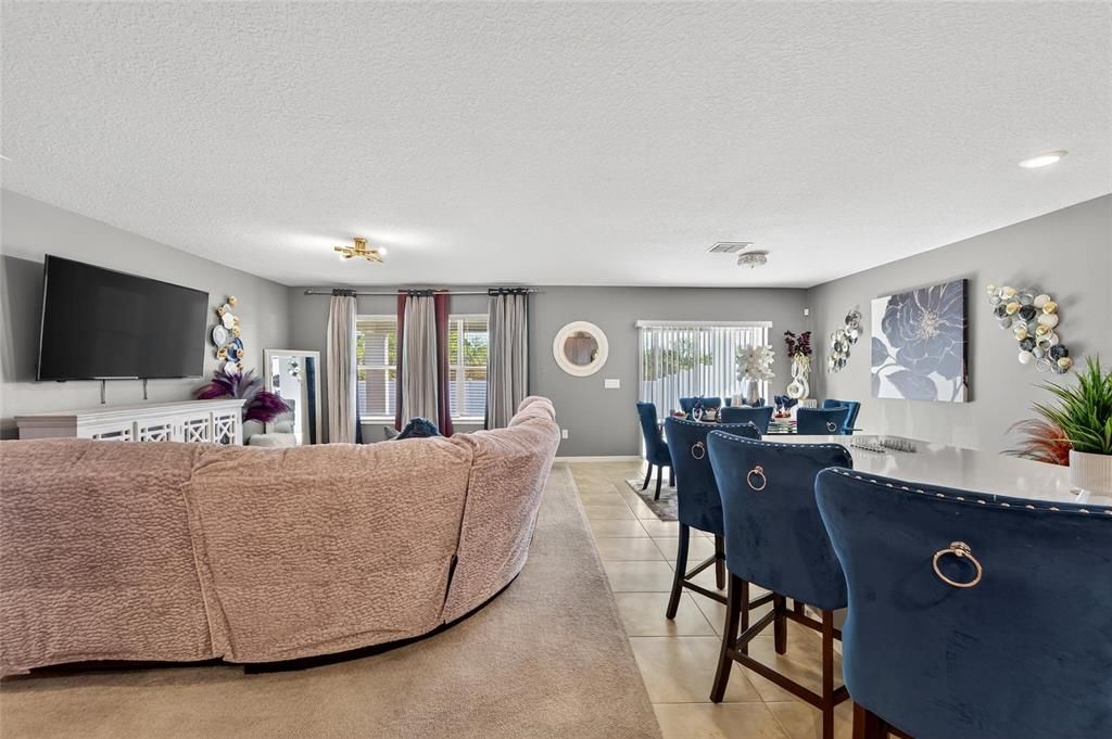 For Sale: $400,000 (4 beds, 2 baths, 2890 Square Feet)