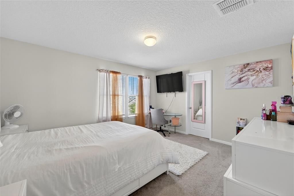 For Sale: $400,000 (4 beds, 2 baths, 2890 Square Feet)