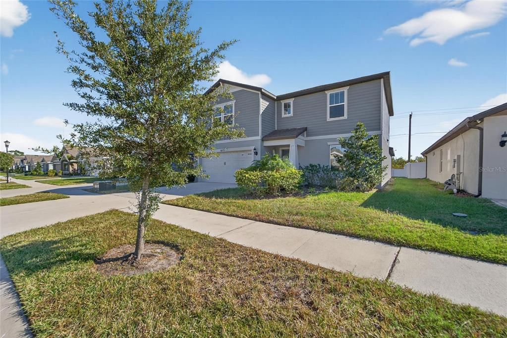 For Sale: $400,000 (4 beds, 2 baths, 2890 Square Feet)