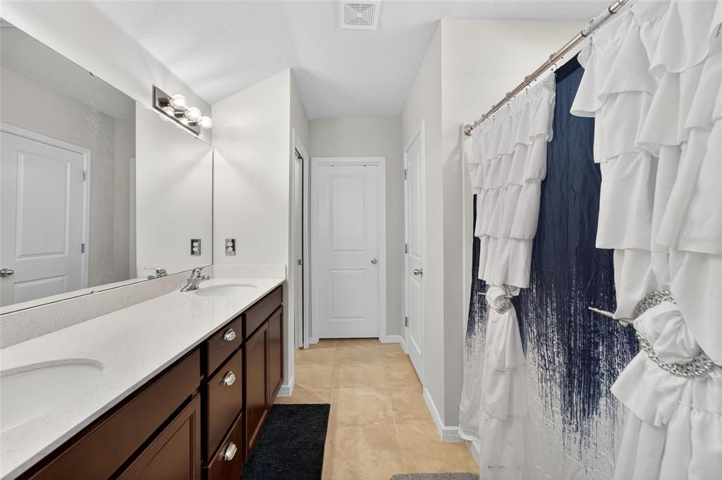 For Sale: $400,000 (4 beds, 2 baths, 2890 Square Feet)