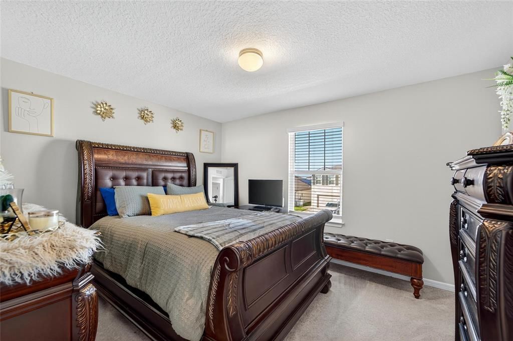 For Sale: $400,000 (4 beds, 2 baths, 2890 Square Feet)