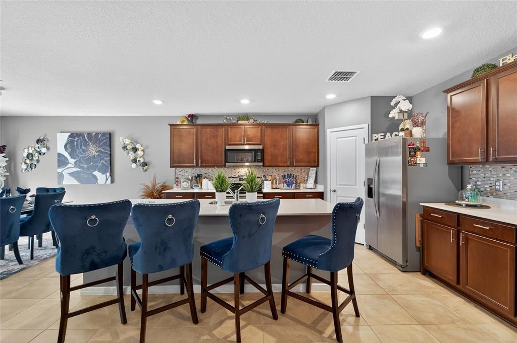 For Sale: $400,000 (4 beds, 2 baths, 2890 Square Feet)