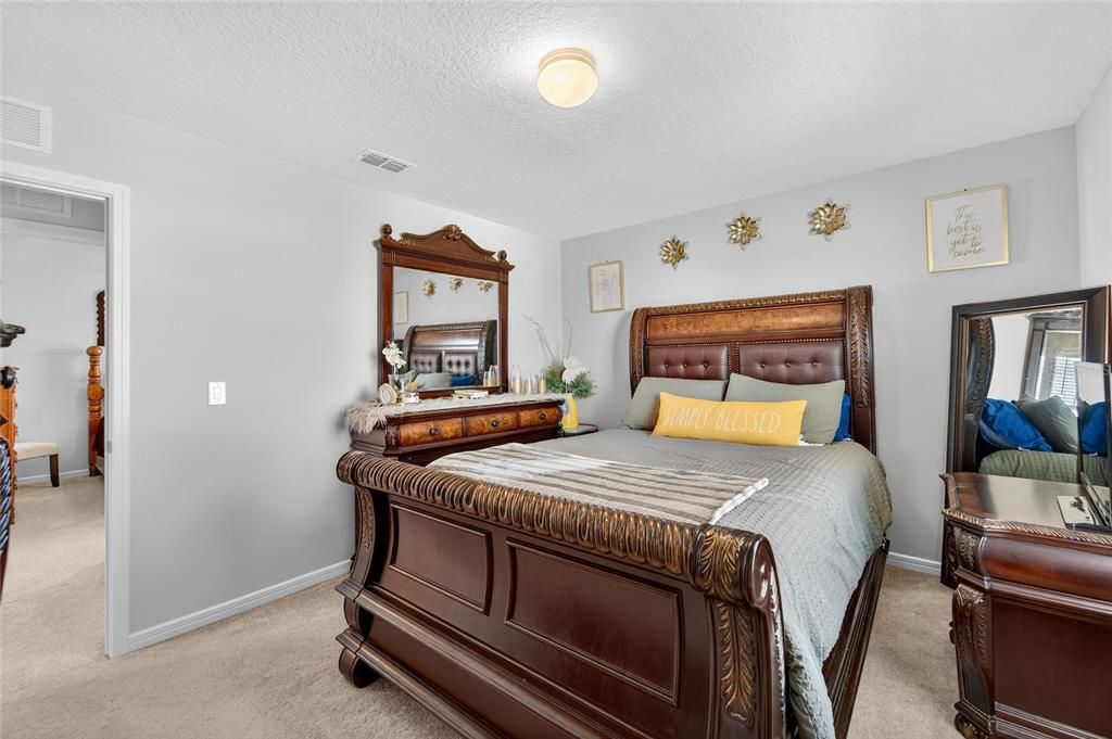 For Sale: $400,000 (4 beds, 2 baths, 2890 Square Feet)