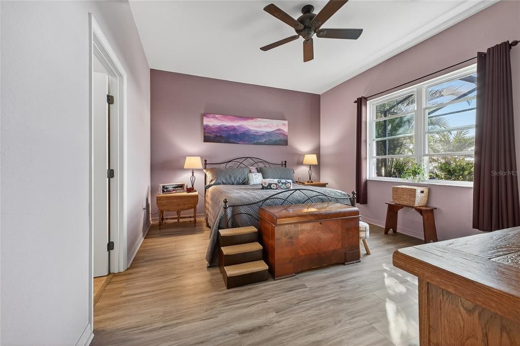 合同活跃: $419,900 (3 贝兹, 2 浴室, 2041 平方英尺)