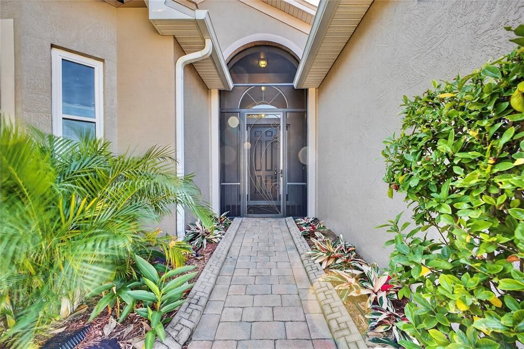 合同活跃: $419,900 (3 贝兹, 2 浴室, 2041 平方英尺)