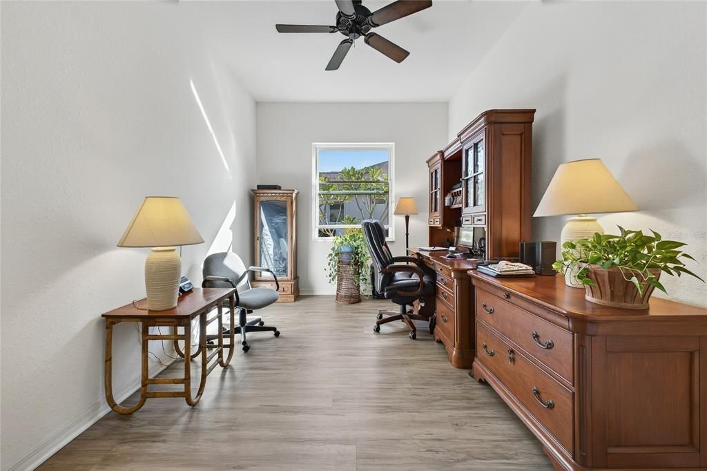 合同活跃: $419,900 (3 贝兹, 2 浴室, 2041 平方英尺)