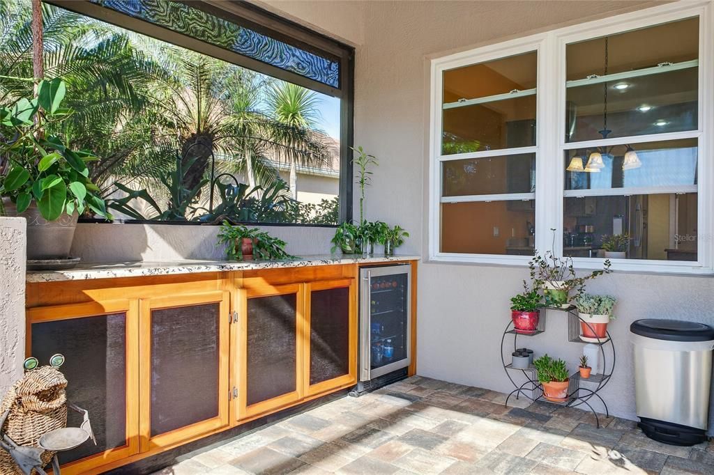 合同活跃: $419,900 (3 贝兹, 2 浴室, 2041 平方英尺)