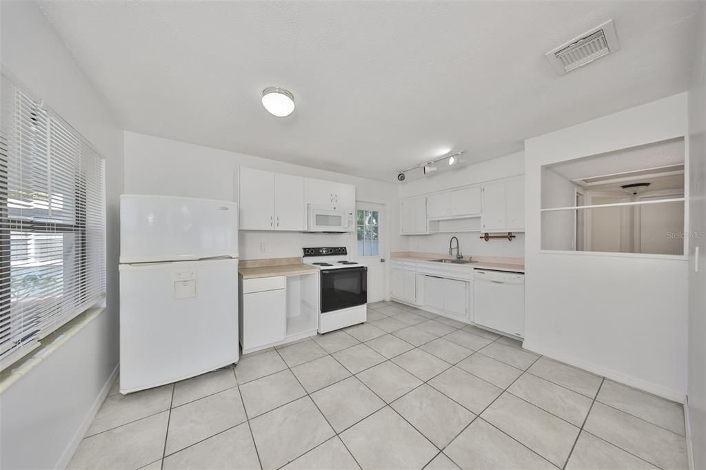 出租: $1,825 (2 贝兹, 1 浴室, 768 平方英尺)