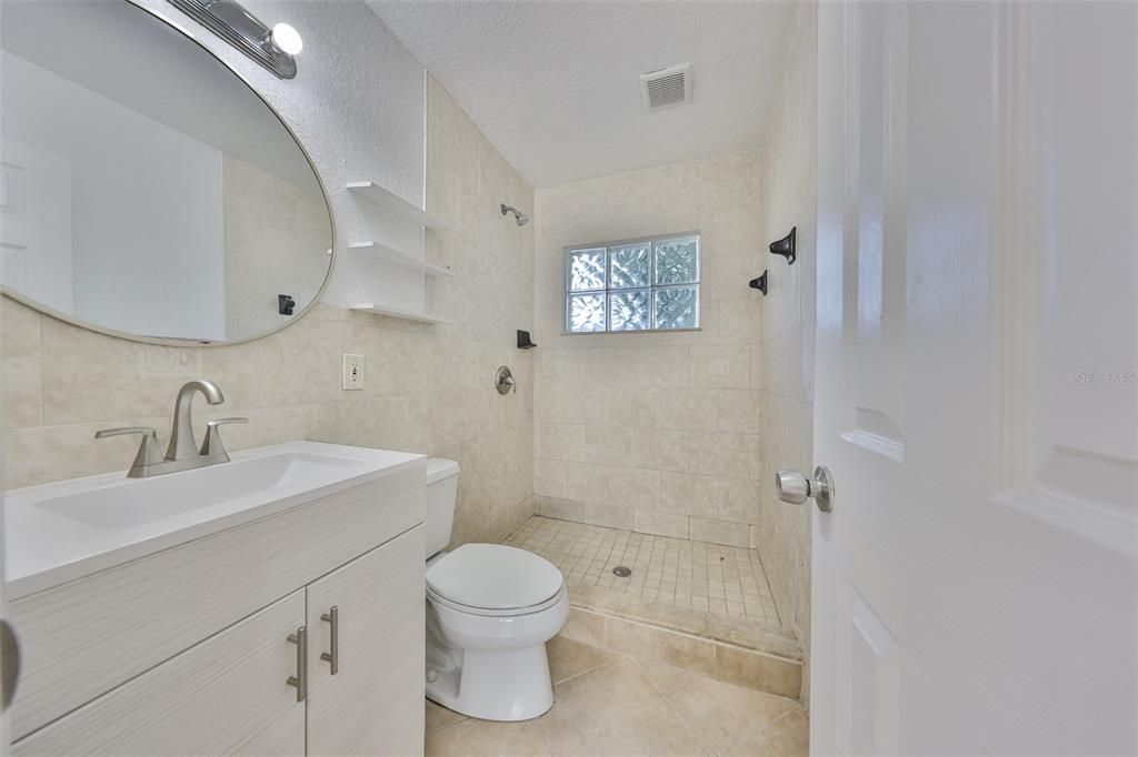 出租: $1,825 (2 贝兹, 1 浴室, 768 平方英尺)