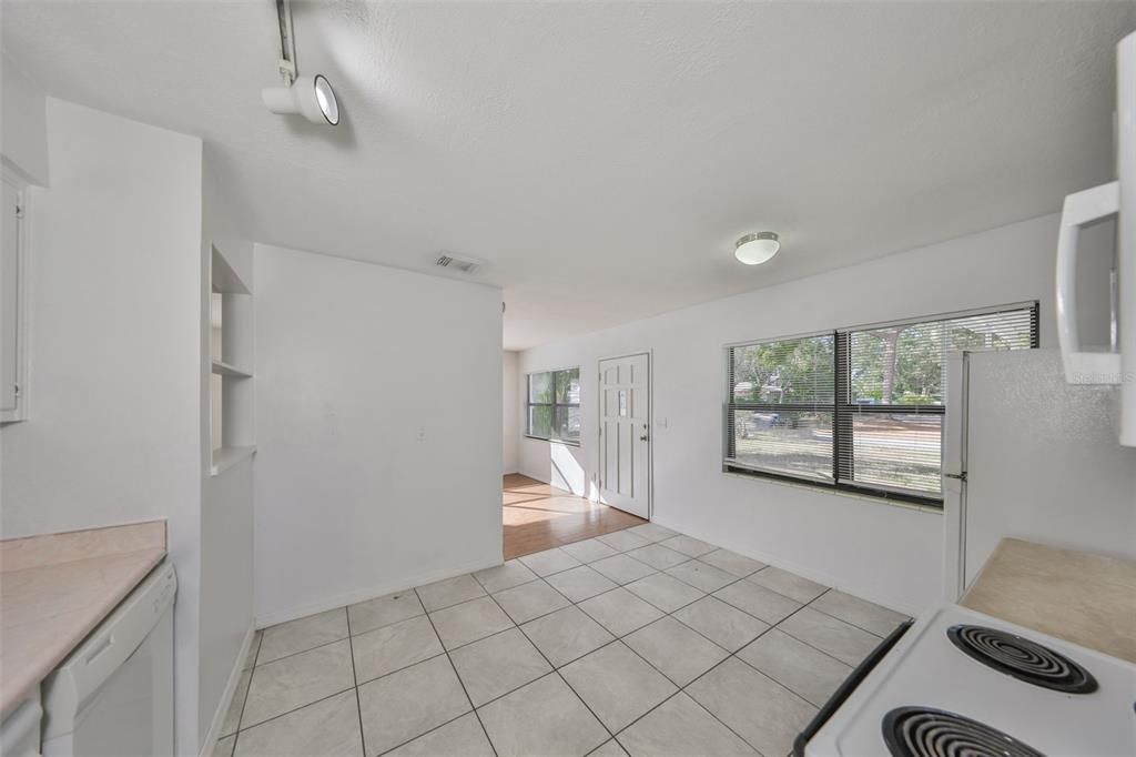 出租: $1,825 (2 贝兹, 1 浴室, 768 平方英尺)