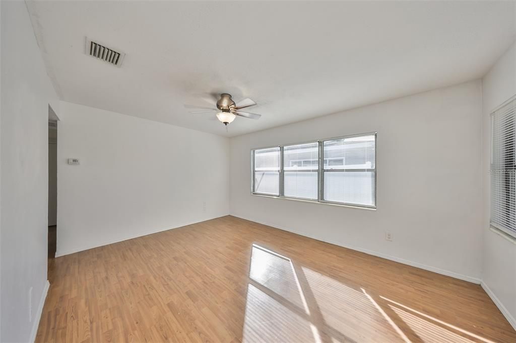 出租: $1,825 (2 贝兹, 1 浴室, 768 平方英尺)