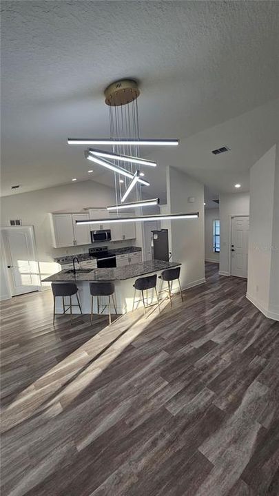 В аренду: $2,850 (4 спален, 2 ванн, 1888 Квадратных фут)