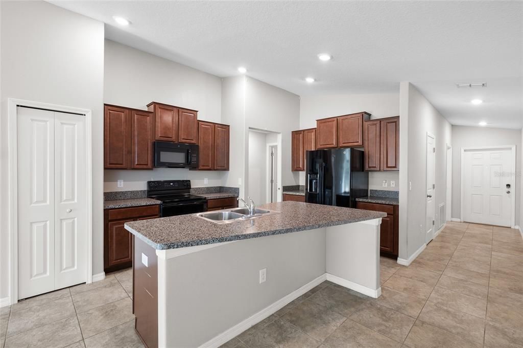 Active With Contract: $305,000 (3 beds, 2 baths, 1451 Square Feet)