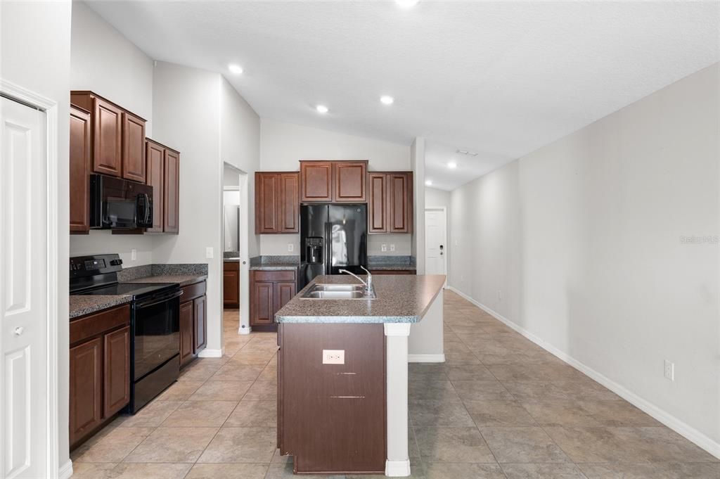 Active With Contract: $305,000 (3 beds, 2 baths, 1451 Square Feet)