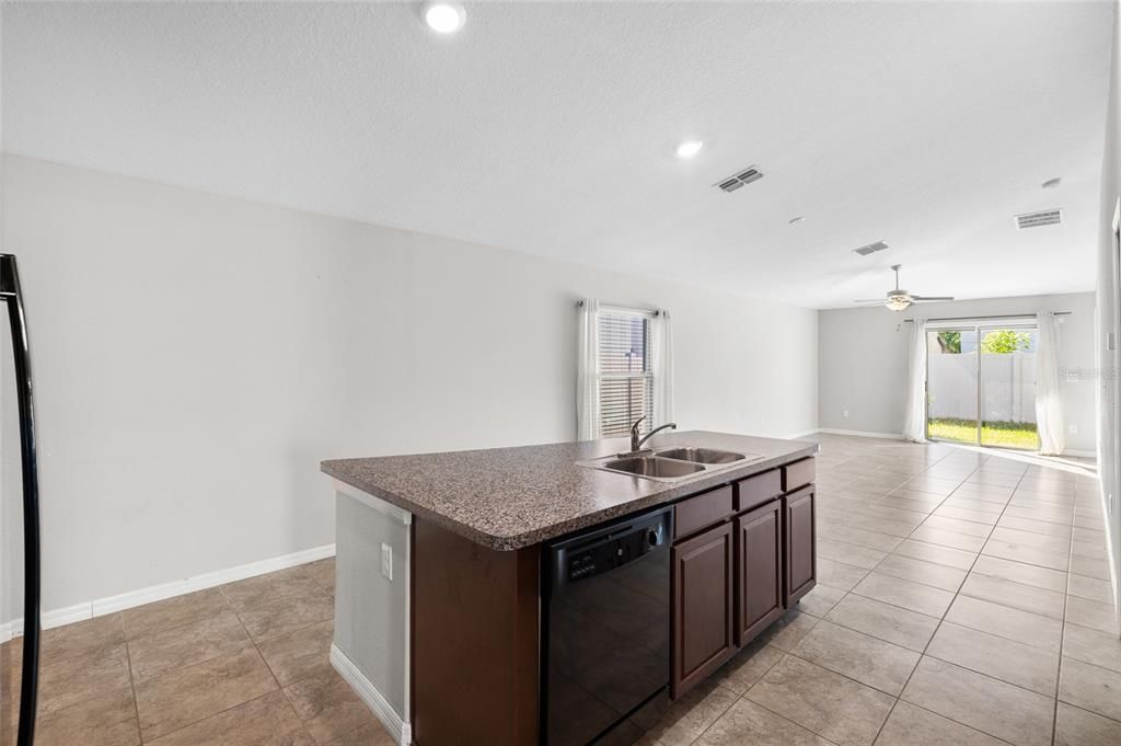 Active With Contract: $305,000 (3 beds, 2 baths, 1451 Square Feet)